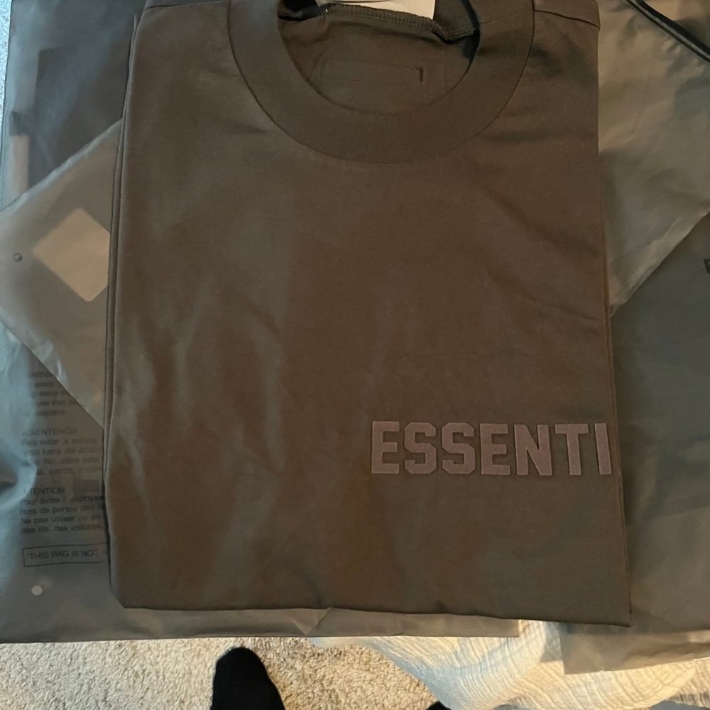 NWT Essentials Fear of God T-Shirt. Large